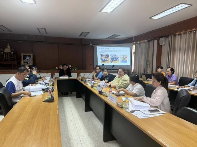 การพิจารณาให้ความช่วยเหลือประชาชนที่ได้รับความเดือดร้อนและประชาชนที่ประสบภัยทางสังคมและผู้ด้อยโอกาส