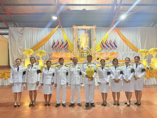  ร่วมพิธีเนื่องใน วันคล้ายวันพระบรมราชสมภพ พระบาทสมเด็จพระบรมชนกาธิเบศรมหาภูมิพลอดุลยเดชมหาราช บรมนาถบพิตร ซึ่งเป็น วันชาติ และวันพ่อแห่งชาติ       ณ อาคารมงคลศาลเจ้าฝาง อำเภอฝาง จังหวัดเชียงใหม่       เพื่อแสดงความจงรักภักดี น้อมรำลึกในพระมหากรุณาธิคุณอันหาที่สุดมิได้